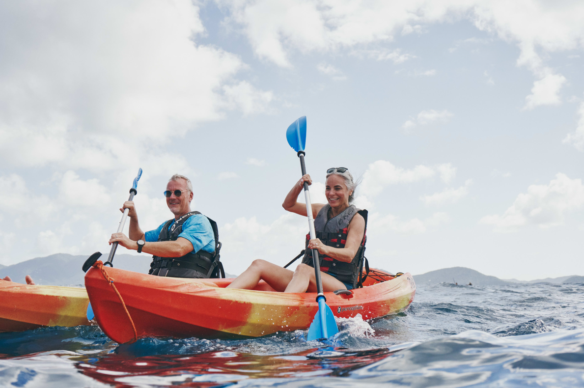 couple kayaking